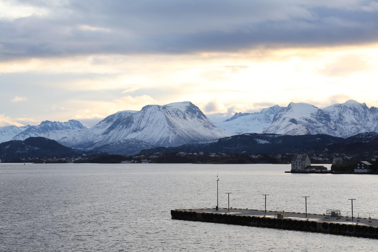 Hotel Four Monkeys Ålesund Exterior foto