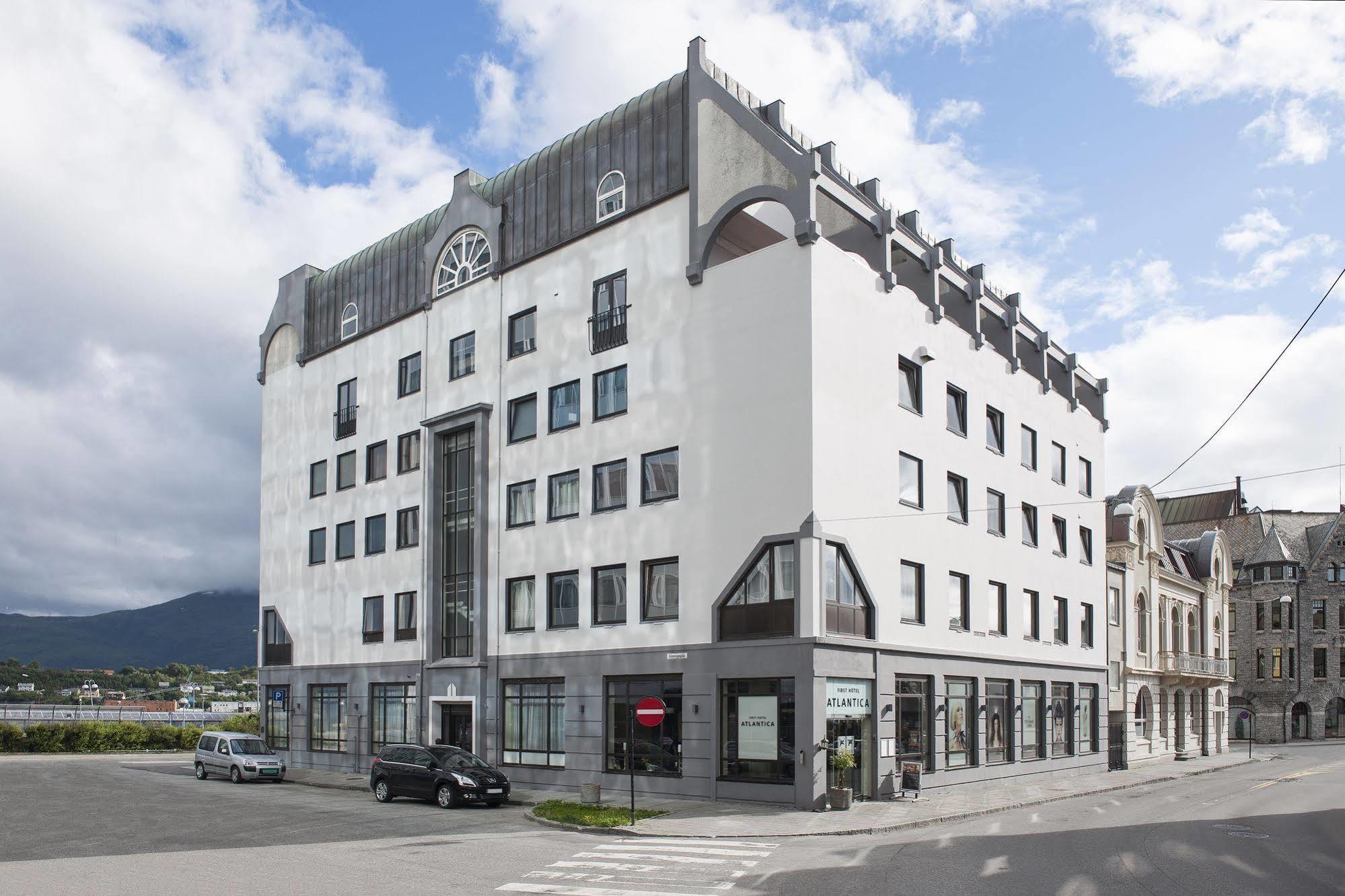 Hotel Four Monkeys Ålesund Exterior foto