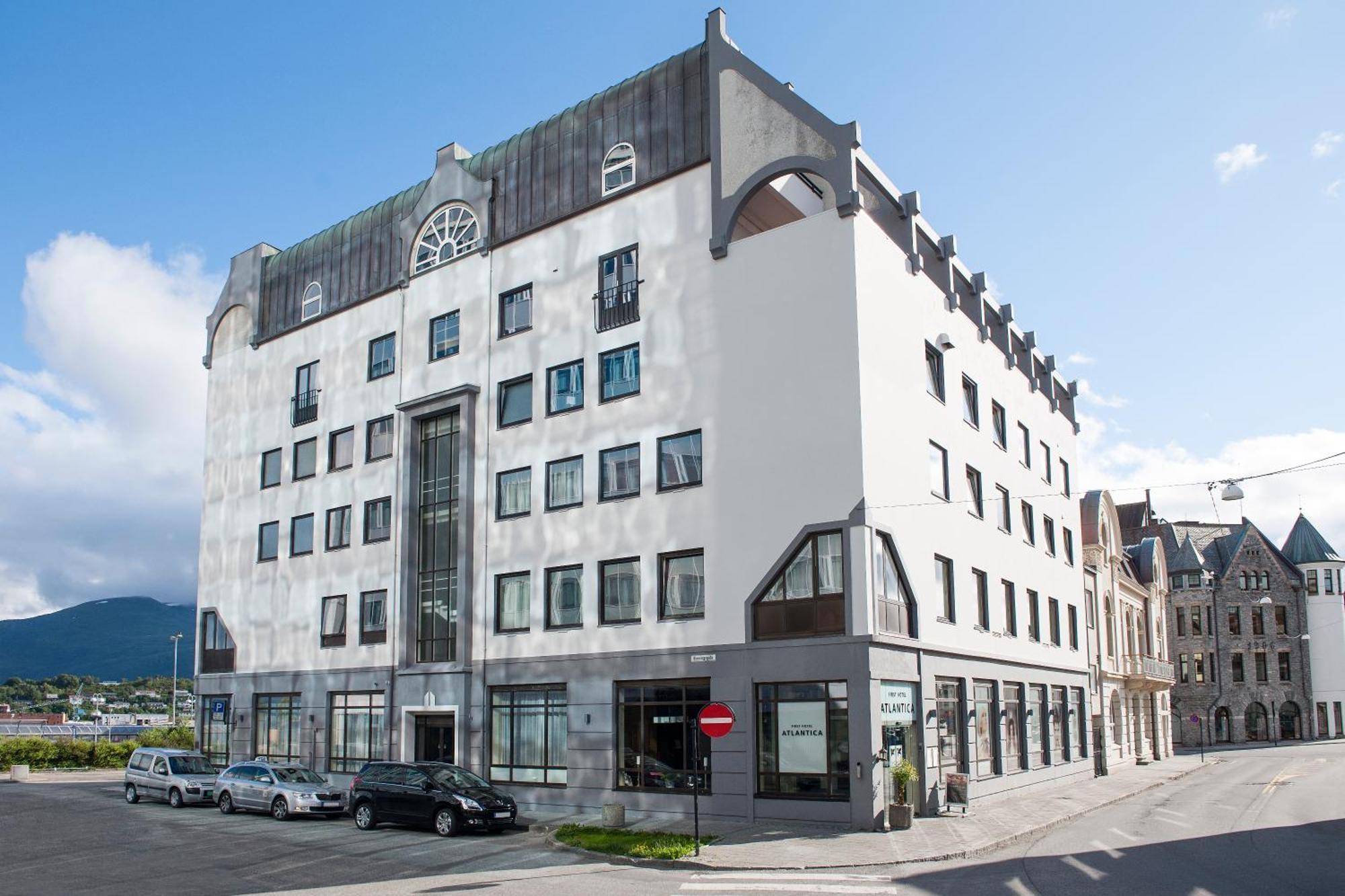 Hotel Four Monkeys Ålesund Exterior foto