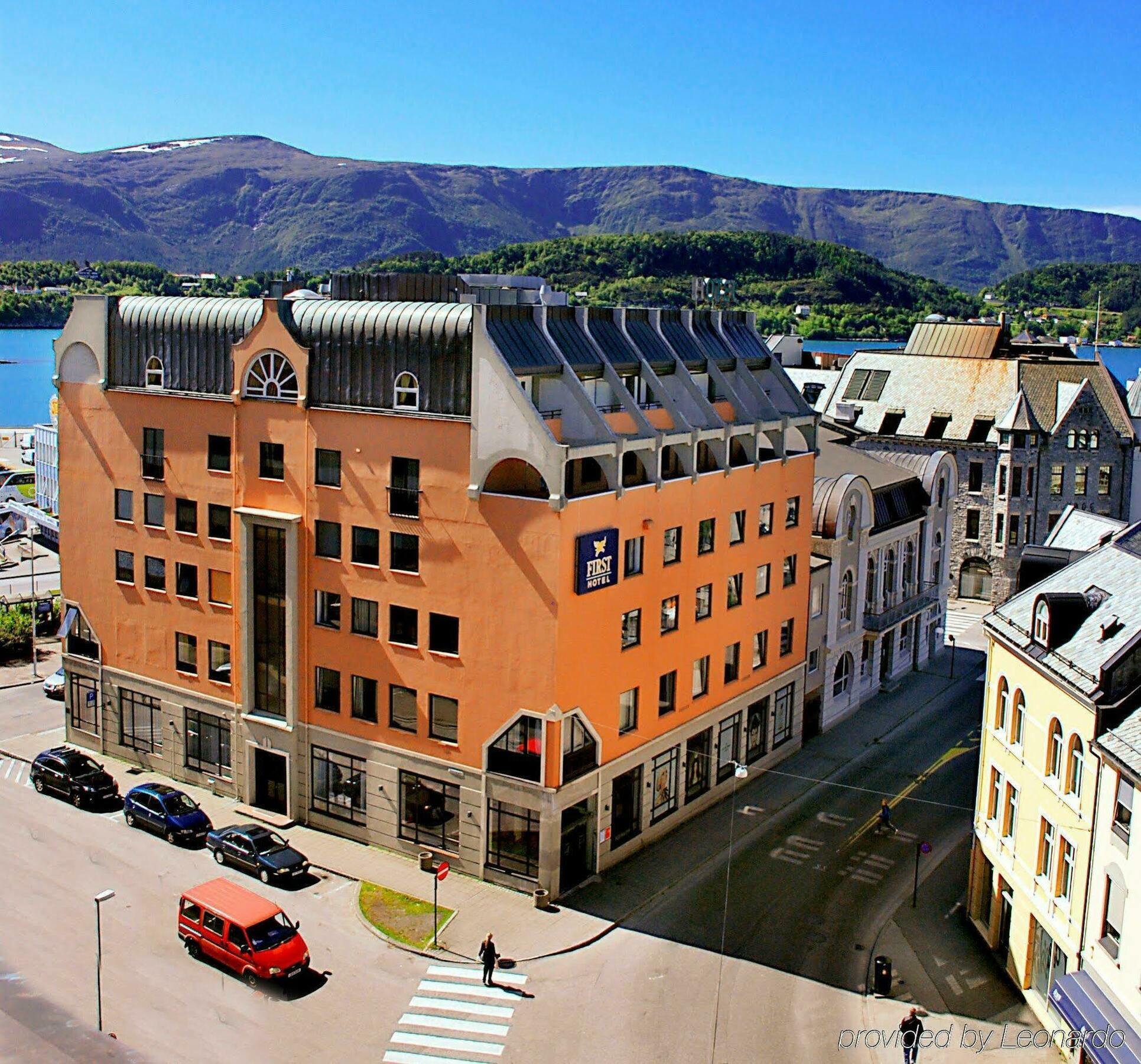 Hotel Four Monkeys Ålesund Exterior foto