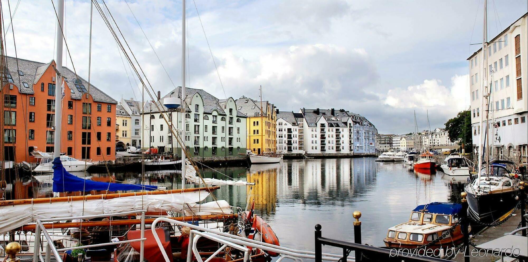 Hotel Four Monkeys Ålesund Exterior foto